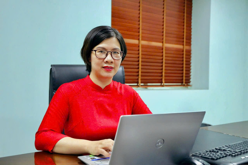 Chị Phùng Thị Thu Ngân, Phó trưởng phòng Tài chính Kế toán, tấm gương điển hình trong Phong trào học tập chủ động tại Công ty cổ phần Nhiệt điện Quảng Ninh