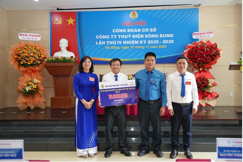 Nhân dịp này, Công đoàn Tổng Công ty phát điện 2 đã hỗ trợ, động viên người lao động khắc phục thiệt hại bão lũ tại Công ty Thủy điện Sông Bung với số tiền 10.000.000 đồng