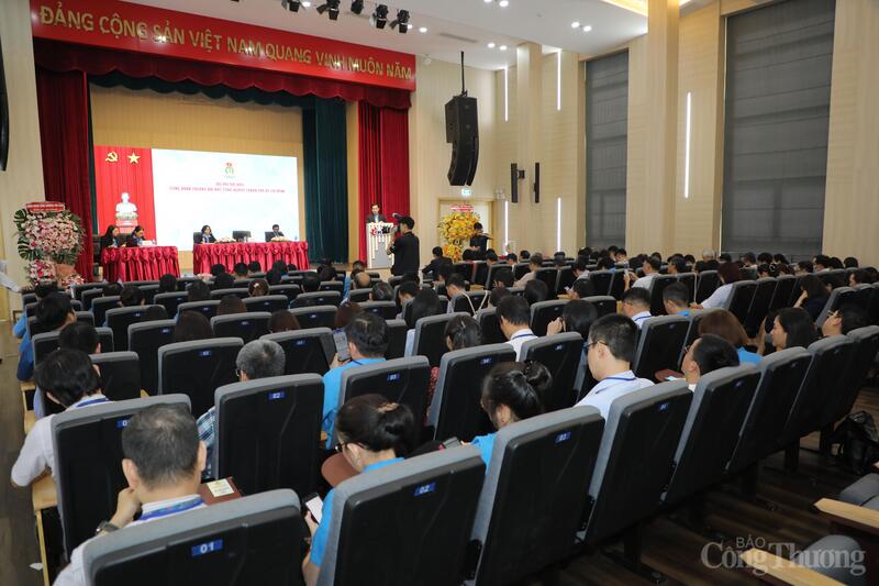 Quang cảnh đại hội