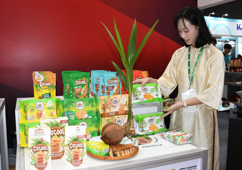 Nhiều sản phẩm trừng bày tại gian hàng ITC SheTrades & UPS Việt Nam đã xuất khẩu sang nhiều thị trường "khó tính" trên thế giới. Ảnh: Minh Khuê.