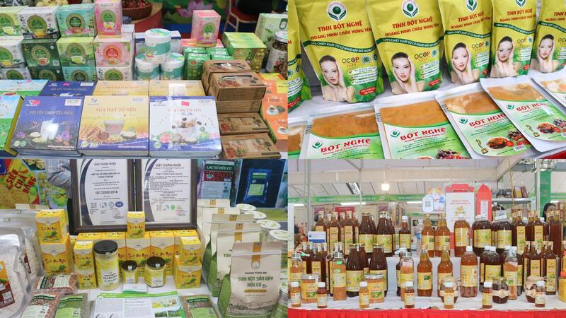 Các sản phẩm nông sản như sữa hạt, tổ yến, bột nghệ, bột sắn dây, mật ong đạt chuẩn OCCOP của tỉnh Hưng Yên, Ninh Bình trưng bày tại Hội chợ Triển lãm nông nghiệp quốc tế lần thứ 25. Ảnh: Ngọc Châu