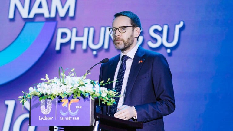 Ông Iain Frew, Đại sứ Vương Quốc Anh tại Việt Nam