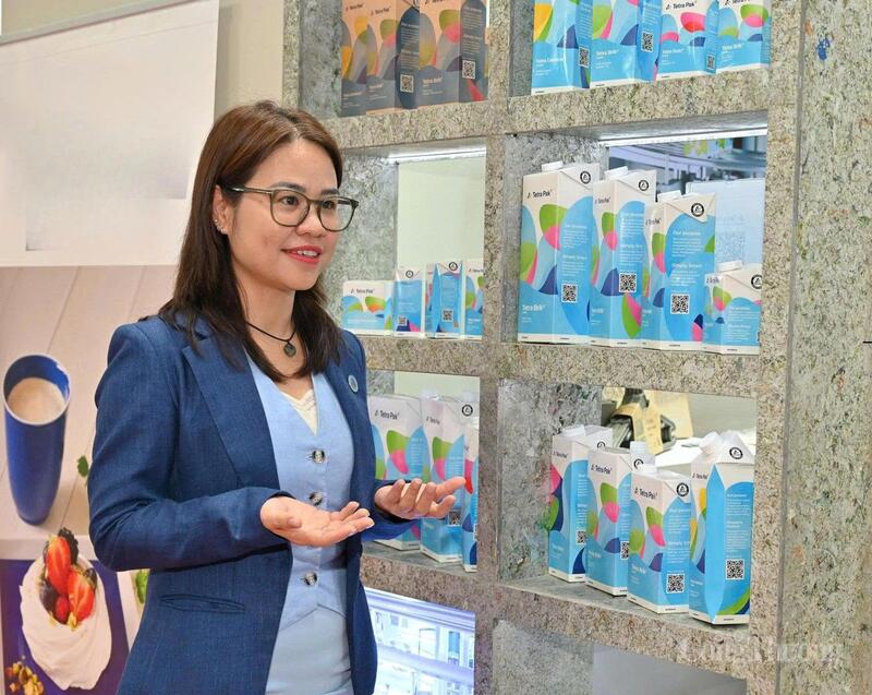 Bà Nguyễn Thanh Thuỷ, Giám đốc Marketing Tetra Pak Việt Nam tại Triển lãm.