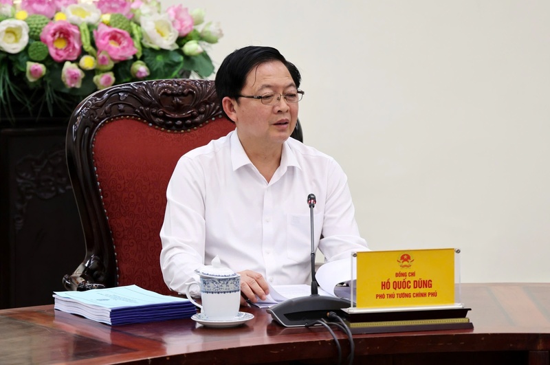 Phó Thủ tướng Hồ Quốc Dũng chủ trì cuộc họp với các bộ, ngành về rà soát, tháo gỡ điểm nghẽn trong quy định pháp luật. Ảnh: VGP/Gia Huy