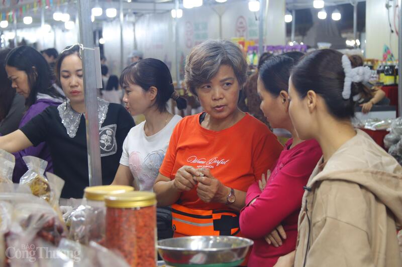 Khai mạc ‘Hội chợ đặc sản vùng miền Việt Nam 2025’ - 5