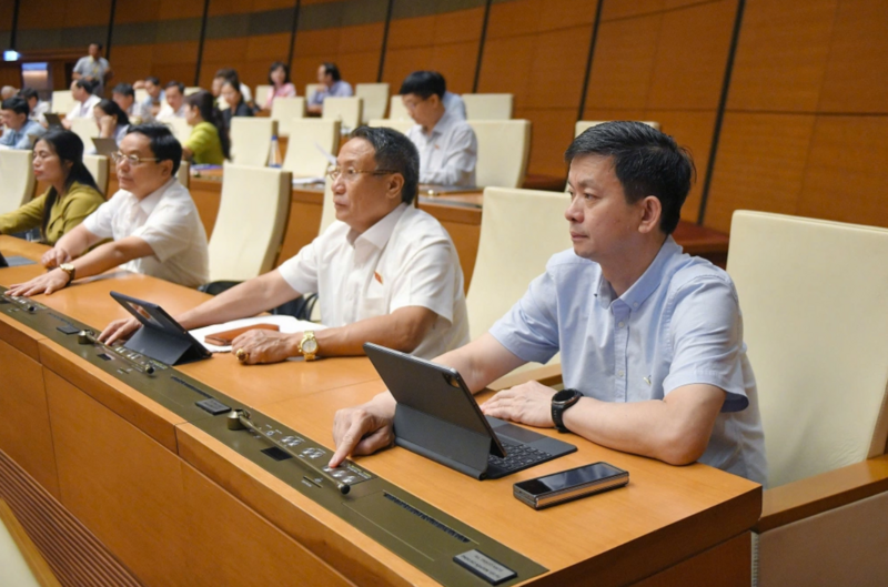 Đại biểu Quốc hội bấm nút thông qua dự án Luật sửa đổi, bổ sung một số điều của Luật Tiêu chuẩn và Quy chuẩn kỹ thuật tại hội trường Diên Hồng ngày 14/6/2025. Ảnh: Cổng Thông tin điện tử Quốc hội