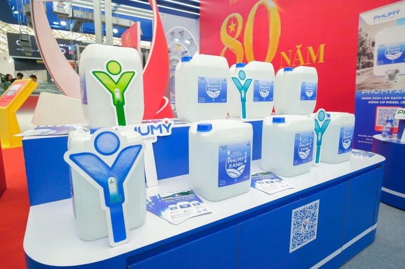 Sản phẩm Phú Mỹ Xanh giúp giảm tới 90% lượng khí thải NOx độc hại từ phương tiện, đáp ứng tiêu chuẩn khí thải Euro 5 Euro 6 (Ảnh PVFCCo – Phú Mỹ)