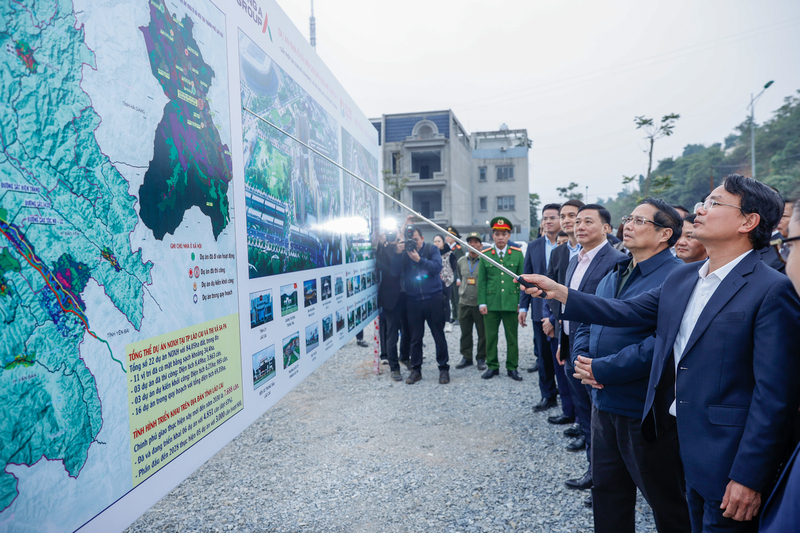 Thủ tướng Phạm Minh Chính dự lễ khởi công dự án nhà ở xã hội Golden Square Lào Cai.  Ảnh: VGP/Nhật Bắc
