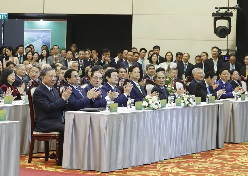 Tổng Bí Thư Tô Lâm, Thủ tướng Phạm Minh Chính và các đồng chí lãnh đạo, nguyên lãnh đạo Đảng, Nhà nước cùng các đại biểu. Ảnh: Thống Nhất/TTXVN