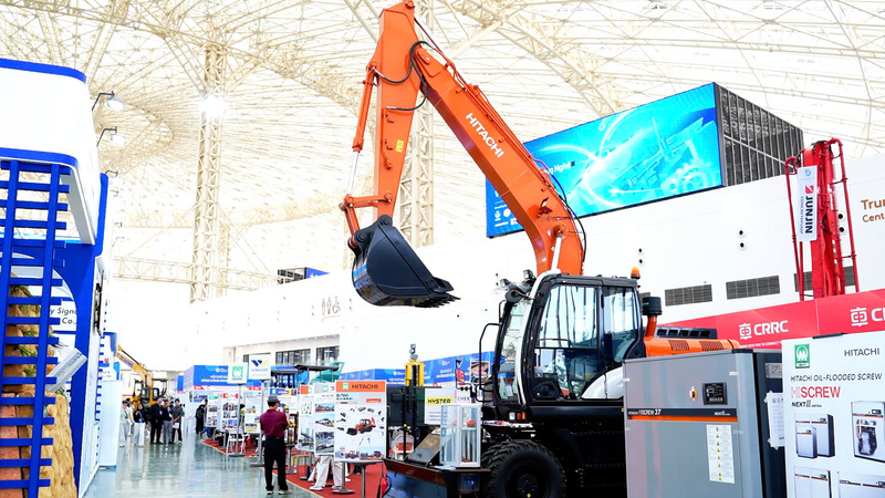 Các đơn vị chủ chốt của Việt Nam, các doanh nghiệp như Cục Đường sắt Việt Nam, Hanoi Metro, Hòa Phát, Vĩnh Hưng, Mico, TRV… các doanh nghiệp xây dựng và công nghiệp hỗ trợ đều góp mặt tại triển lãm. Ảnh: Thái Mạnh