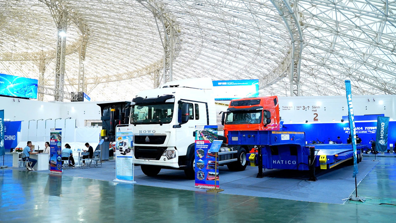 Cùng đó là chuỗi cung ứng công nghiệp và hạ tầng: Máy móc thi công, vật liệu xây dựng, thiết bị điện, tự động hóa. Ảnh: Thái Mạnh