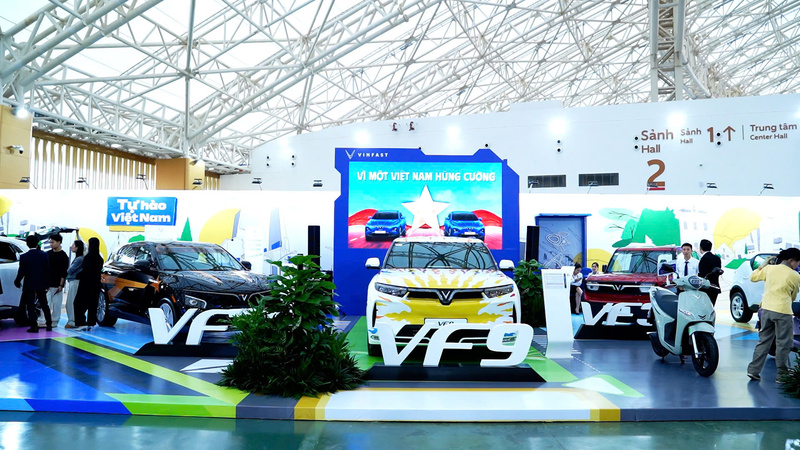 Nhiều mẫu xe Vinfast được giới thiệu. Ảnh: Thái Mạnh