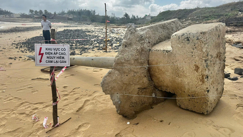 Chính quyền địa phương đã tiến hành giăng dây cảnh báo với người dân để đảm bảo an toàn. Ảnh: Tuệ Lâm