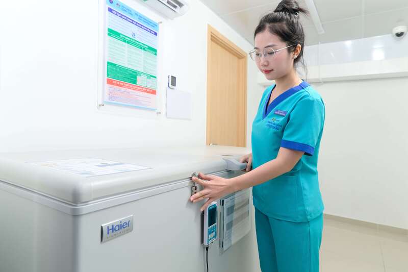 Trung tâm tiêm chủng Long Châu đảm bảo an toàn tiêm chủng, cung cấp đầy đủ vắc xin, đồng hành người dân phòng bệnh sau bão lũ.