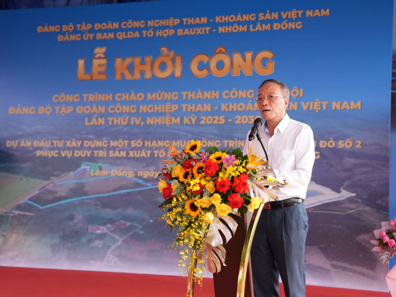 Ông Khuất Mạnh Thắng - Phó Bí thư Thường trực Đảng ủy Tập đoàn phát biểu chỉ đạo tại buổi lễ