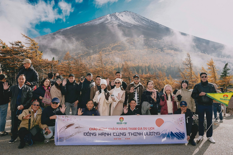 Đoàn khách hàng PVCFC tham quan Núi Phú Sĩ (Ảnh PVCFC)