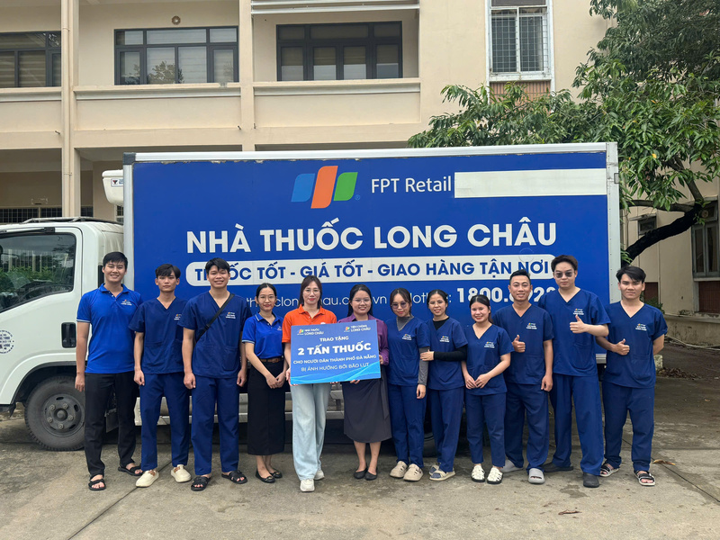 Cuối tháng 10, Long Châu trao tặng 2 tấn thuốc và vật tư y tế cho người dân bị ảnh hưởng bởi bão lũ ở Đà Nẵng, Hội An.