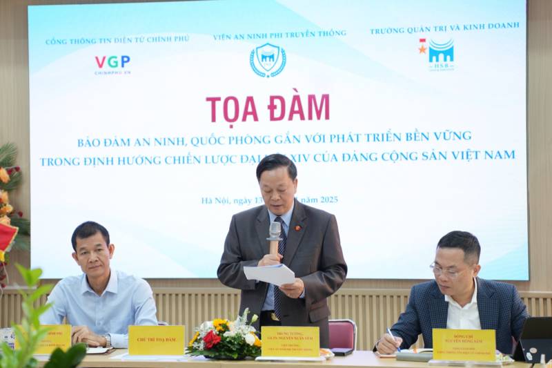 GS.TS. Nguyễn Xuân Yêm, Viện trưởng Viện An ninh phi truyền thống phát biểu khai mạc tọa đàm - Ảnh: VGP