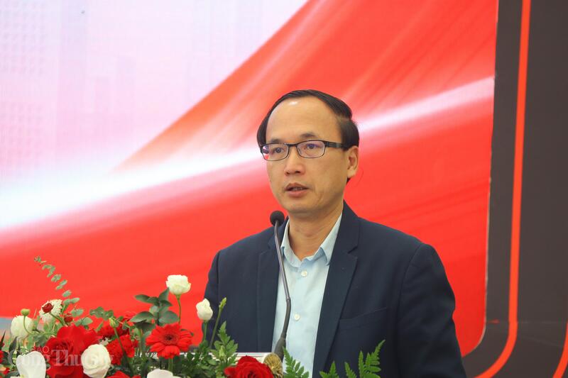 GS.TS Bùi Tiến Thành, Trưởng khoa Công trình, Trường Đại học Giao thông Vận tải phát biểu tại tọa đàm. Ảnh: Thanh Tuấn