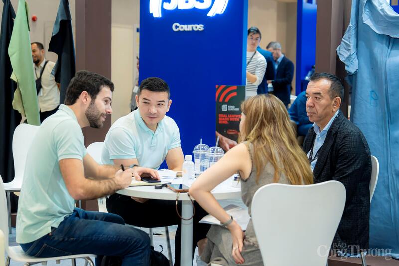 Nhiều cuộc gặp B2B được diễn ra tại chuỗi triển lãm.