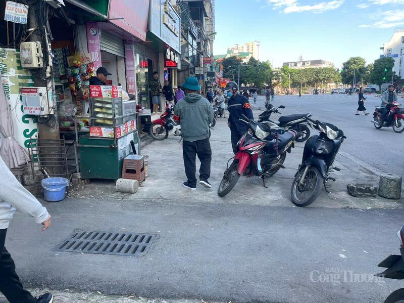Mặt đường Nguyễn Văn Giáp thông thoáng hơn sau đợt ra quân của phường Từ Liêm.