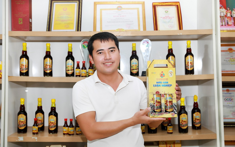 Nước mắm Luận Nghiệp được công nhận là sản phẩm công nghiệp nông thôn tiêu biểu cấp quốc gia năm 2025 của tỉnh Hà Tĩnh. Ảnh: PP