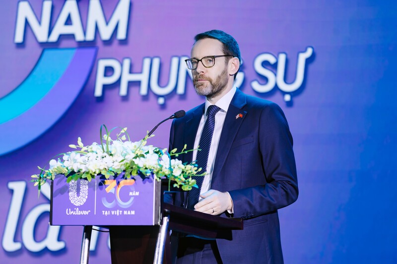 Ông Iain Frew – Đại sứ Vương Quốc Anh tại Việt Nam phát biểu tại sự kiện