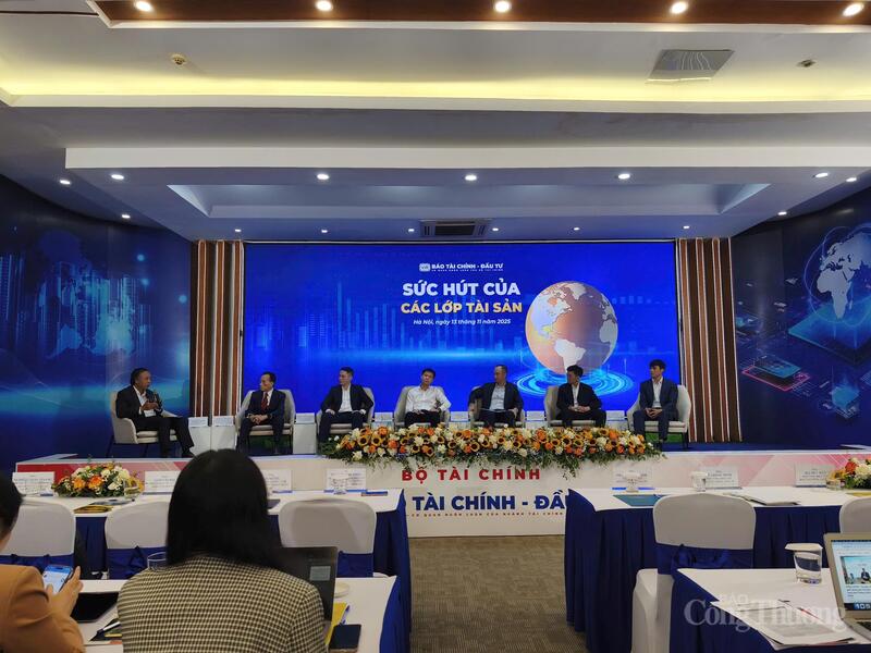 Các diễn giả tham gia thảo luận tại toạ đàm. Ảnh: NH