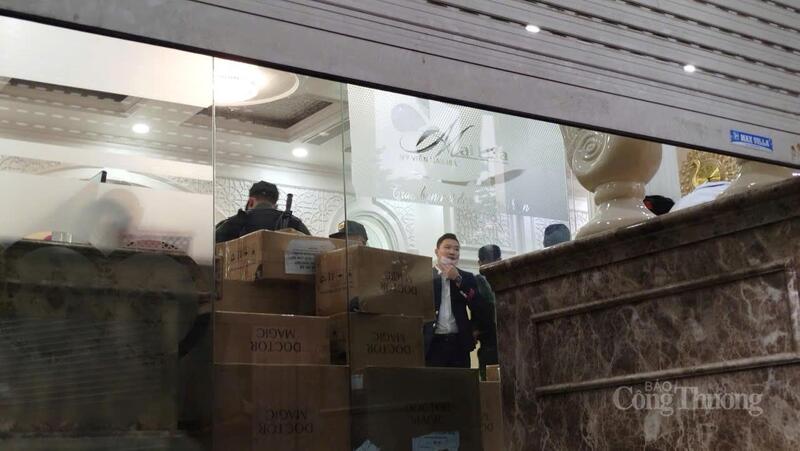 Các thùng hàng được xếp đầy ở khu vực tầng 1 cơ sở thẩm mỹ Mailisa.