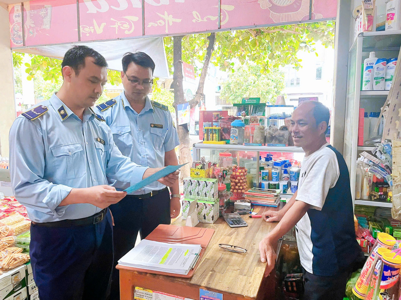 Đội Quản lý thị trường số 7 tuyên truyền phổ biến pháp luật đến các tổ chức, cá nhân sản xuất, kinh doanh.