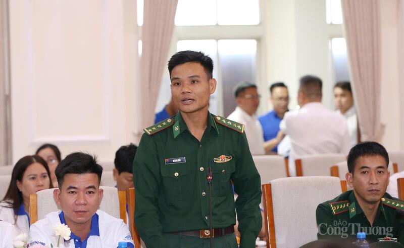 Đại úy Hồ Văn Hữu, Đội trưởng Vận động quần chúng, Đồn Biên phòng Ba Tầng, Bộ đội Biên phòng tỉnh Quảng Trị chia sẻ tại chương trình