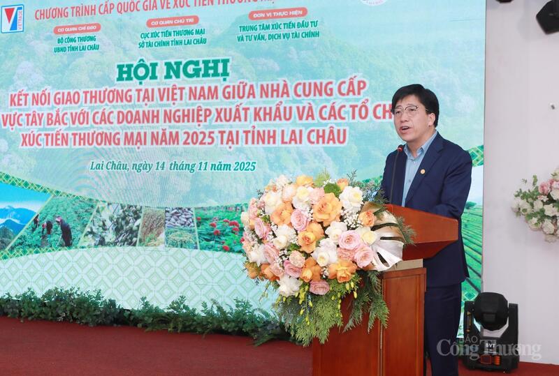 Giám đốc Sở Công Thương tỉnh Lai Châu Vương Thế Mẫn phát biểu khai mạc hội nghị.