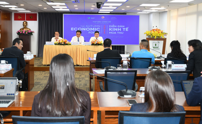 UBND TP. Hồ Chí Minh họp báo công bố thông tin Diễn đàn Kinh tế mùa Thu năm 2025. Ảnh: Minh Khuê.