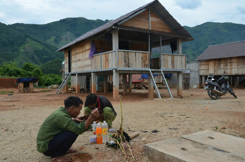 Việc xây dựng các khu tái định cư mới được chú trọng từ địa hình cho đến phương thức sản xuất hay đời sống văn hóa của người dân