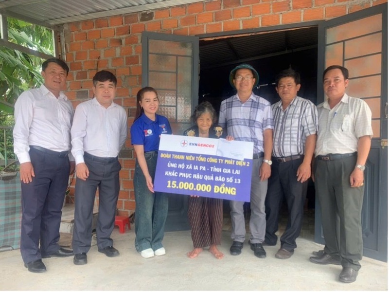 Tuổi trẻ EVNGENCO2/AKKN hỗ trợ 15 triệu đồng tiền mặt và phần quà thiết yếu cho hộ gia đình có hoàn cảnh khó khăn tại xã Cửu An