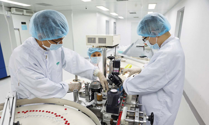 Luật Hóa chất 2025 tạo không gian mới cho ngành hóa chất phát triển, đóng góp vào mục tiêu tăng trưởng 2 con số. Ảnh minh họa