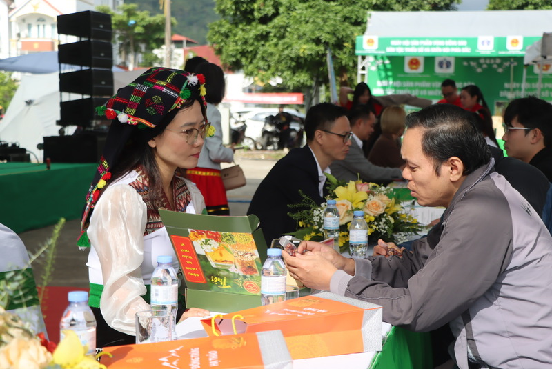 Kết nối giao thương tại sự kiện (Ảnh: Quyên Lưu)