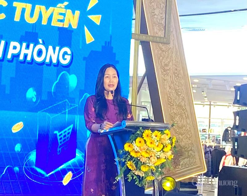 Bà Vũ Thị Kim Phượng, Phó Giám đốc Sở Công Thương Hải Phòng phát biểu.