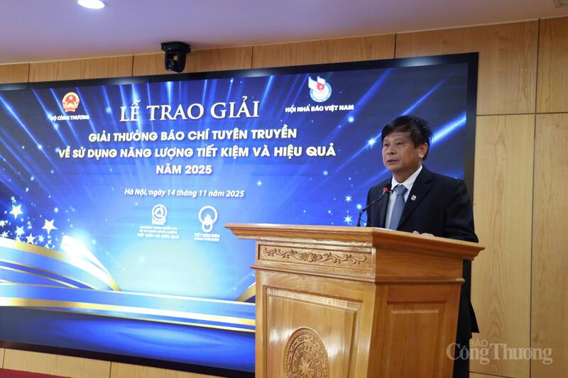 Ông Trần Trọng Dũng, Phó Chủ tịch Hội Nhà báo Việt Nam phát biểu tại buổi lễ. Ảnh: Thanh Vân