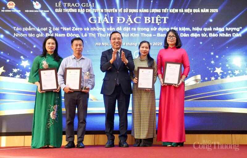 Giải Đặc biệt được trao cho loạt 2 bài: "Net Zero và những vấn đề đặt ra trong sử dụng tiết kiệm, hiệu quả năng lượng" của nhóm tác giả Báo Nhân Dân.