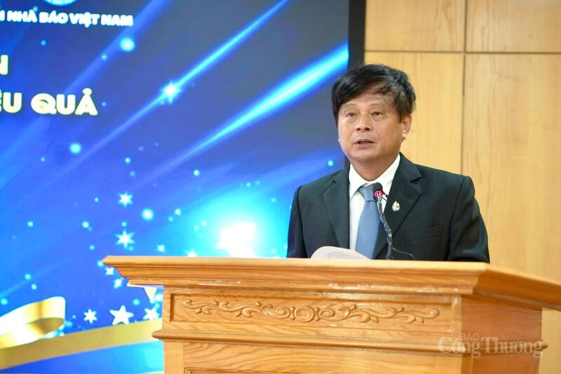 Ông Trần Trọng Dũng, Phó Chủ tịch Hội Nhà báo Việt Nam phát biểu tại buổi lễ.