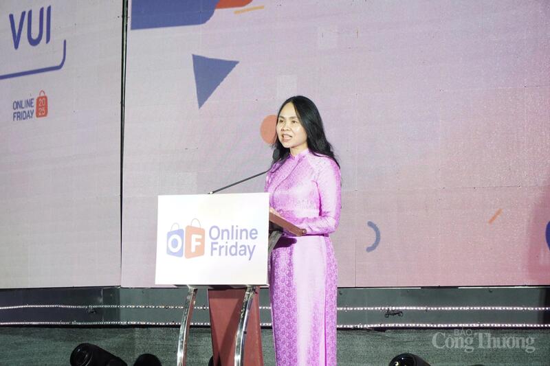 Bà Lê Hoàng Oanh, Cục trưởng Cục Thương mại điện tử và Kinh tế số phát biểu tại Lễ khai mạc “Tuần lễ Thương mại điện tử quốc gia và Ngày mua sắm trực tuyến 2025” - Online Friday 2025
