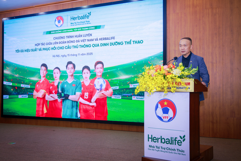 Ông Nguyễn Văn Phú - Tổng thư ký Liên Đoàn Bóng Đá Việt Nam phát biểu tại buổi đào tạo