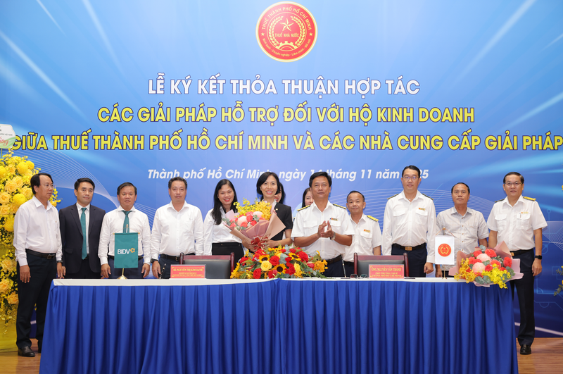 Đại diện BIDV và Thuế TP. Hồ Chí Minh ký kết Thỏa thuận hợp tác