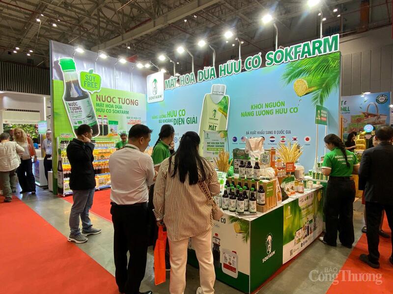 Các gian hàng "xanh" được trưng bày, giới thiệu tại hội chợ.