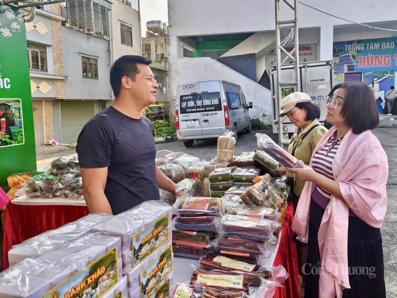 Các sản phẩm đặc trưng tỉnh Cao Bằng hấp dẫn du khách tại ngày hội