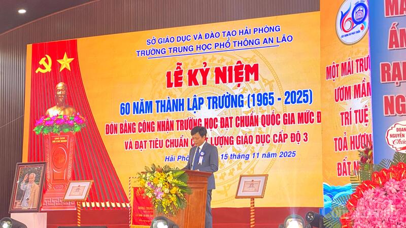 Thầy Trần Đức Ngọc, Bí thư Đảng ủy, Hiệu trưởng Trường THPT An Lão xúc động ôn lại truyền thống lịch sử của nhà trường
