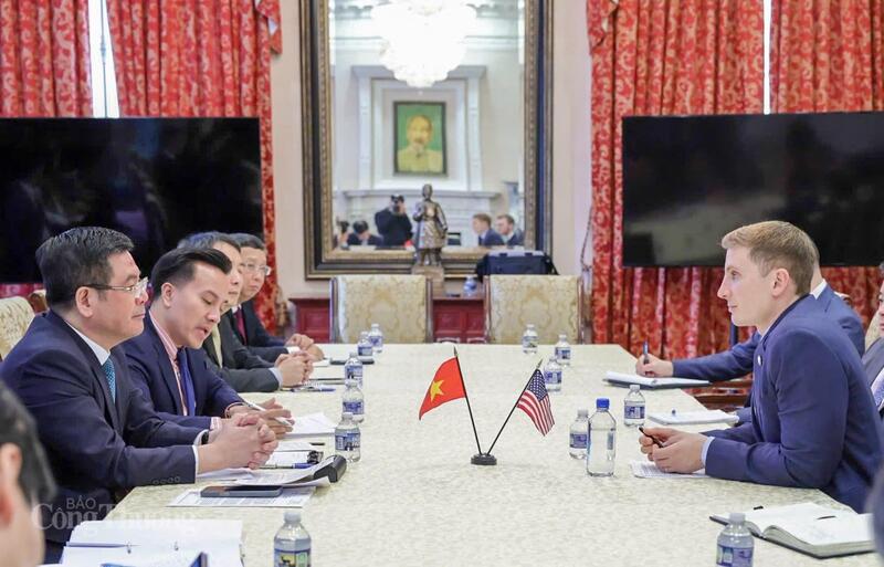 Buổi làm việc diễn ra trong không khí cởi mở, thẳng thắn.