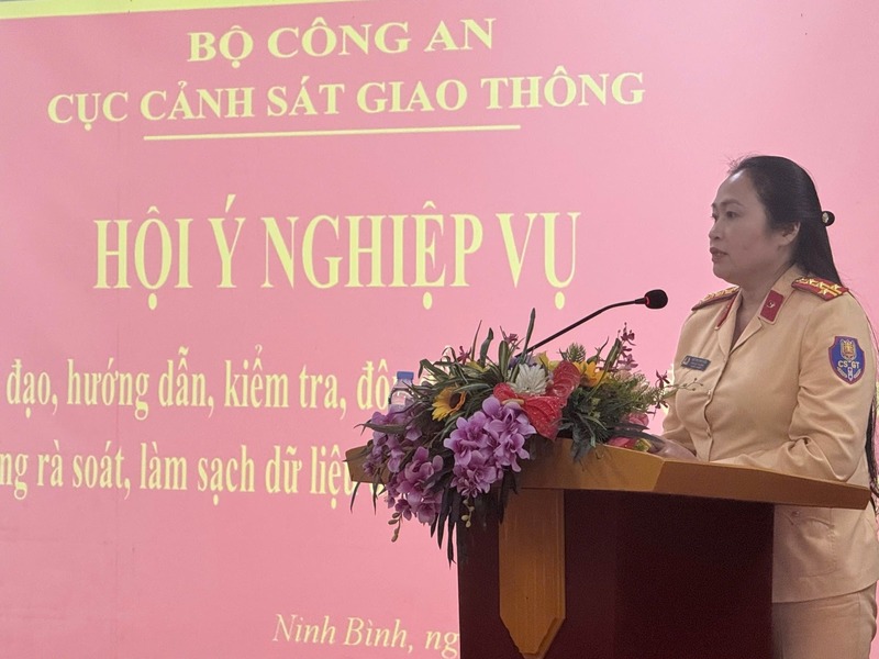 Đại diện Cục Cảnh sát giao thông phát biểu tại hội ý nghiệp vụ làm "sạch" dữ liệu phương tiện giao thông trên toàn quốc. Ảnh: Cục Cảnh sát giao thông.