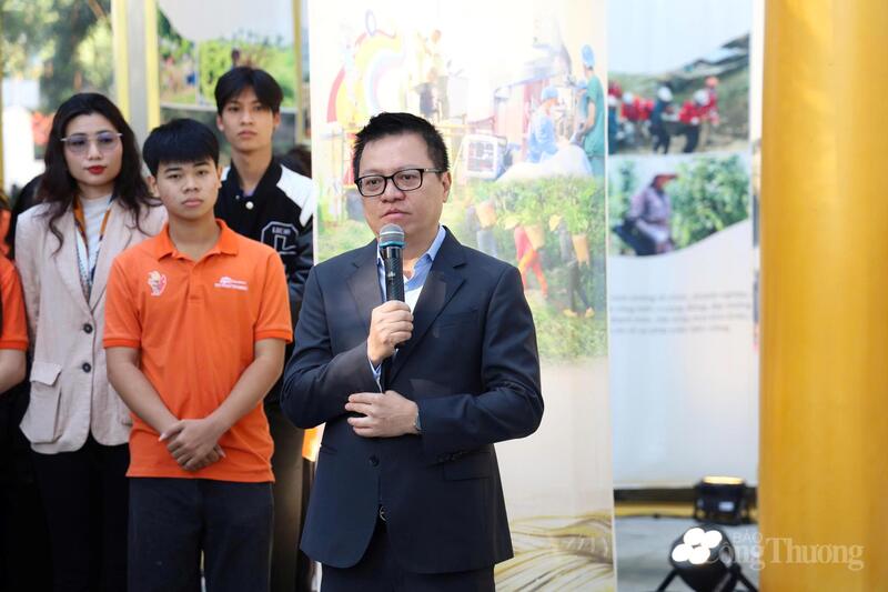 Ông Lê Quốc Minh phát biểu khai mạc triển lãm.